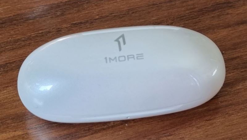 המארז הקומפקטי מאוד של ComfoBuds