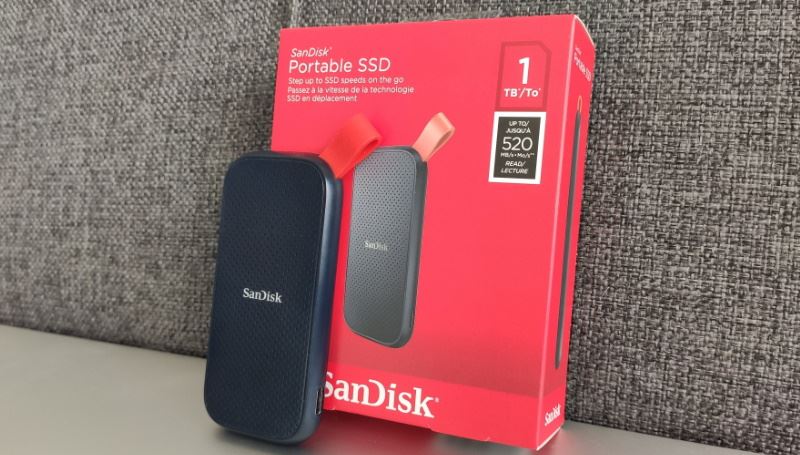 SanDisk Portable SSD עם הקופסה שלו