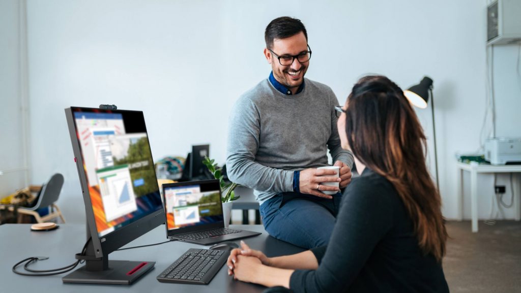 ThinkVision T2hv-20 הוא מסך עסקי לשימוש משרדי, כולל במשרד ביתי