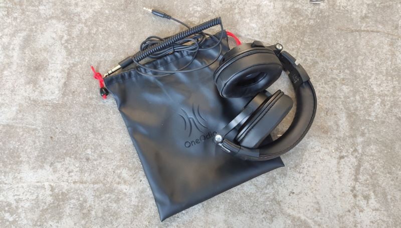 כל החלקים שמגיעים באריזה של Fusion A70, כולל שקיק נשיאה