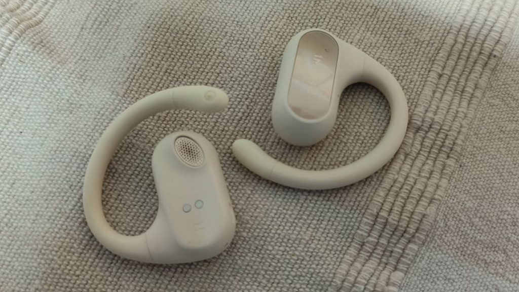 כוכבות האירוע, Earbuds S30, בעוד מבט אחד