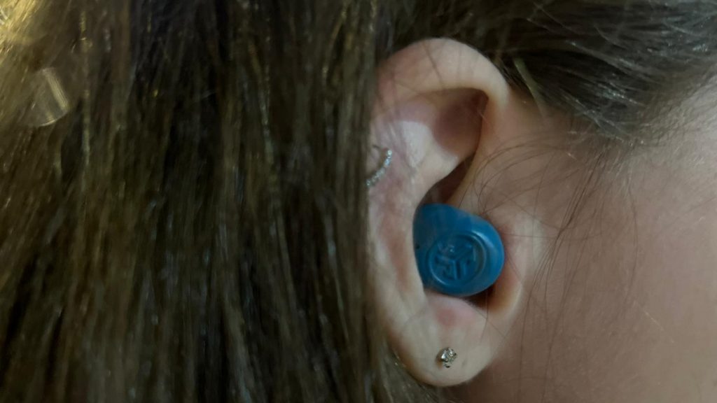 JBuds Mini כמעט ולא מורגשות באוזן