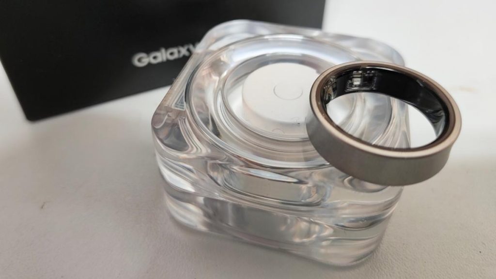 החיישנים של Galaxy Ring בחלק התחתון של הטבעת
