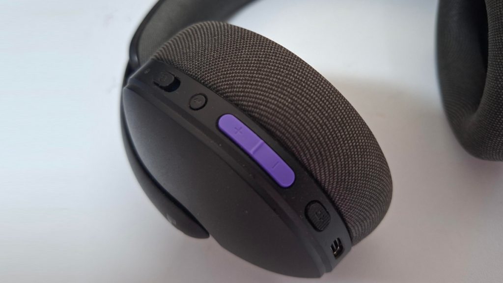האוזניות Logitech G325 LIGHTSPEED עם כל הבקרות שלהן